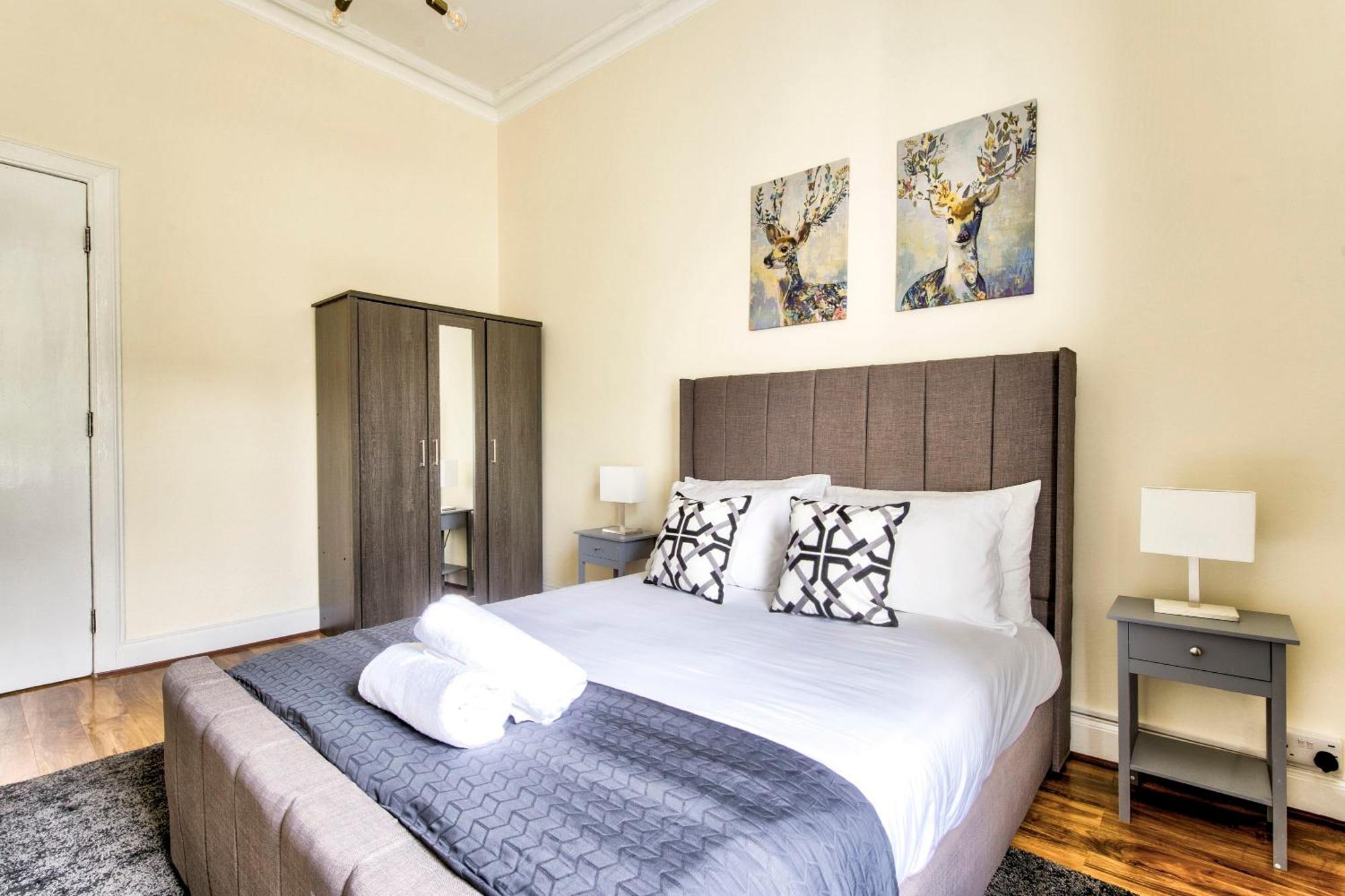 Stunning 5 Bedroom Apt, Close To Centre, Sec, Hydro And Motorway Appartement Glasgow