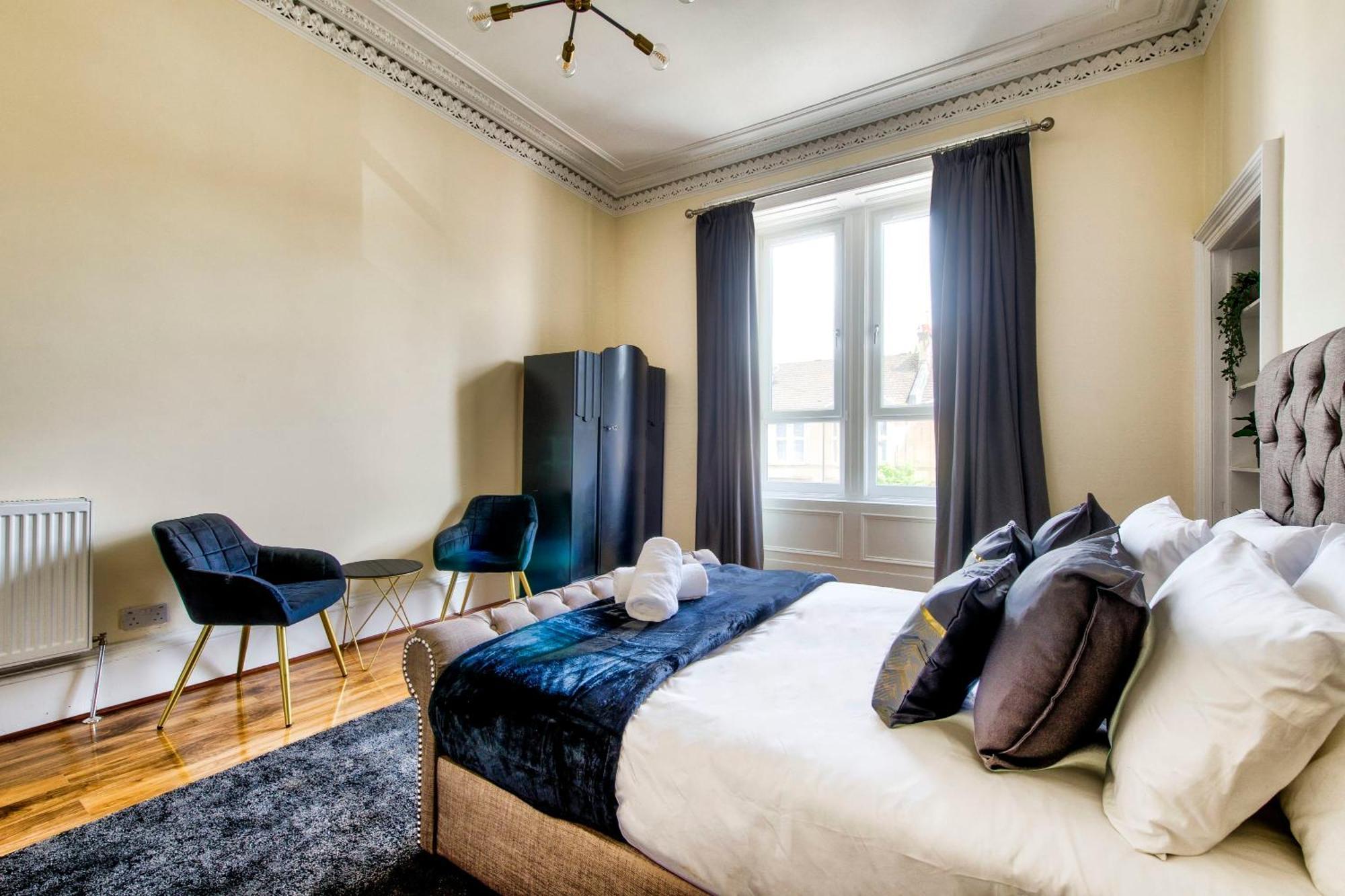 Stunning 5 Bedroom Apt, Close To Centre, Sec, Hydro And Motorway Appartement *