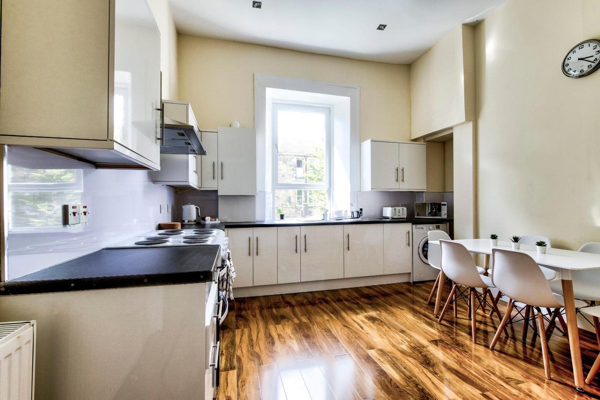 Appartement Stunning 5 Bedroom Apt, Close To Centre, Sec, Hydro And Motorway *