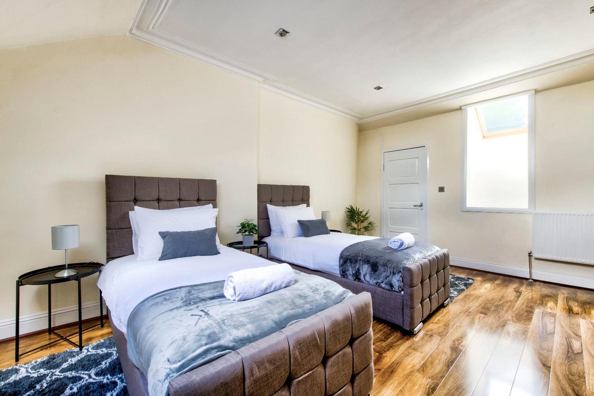 Stunning 5 Bedroom Apt, Close To Centre, Sec, Hydro And Motorway Appartement