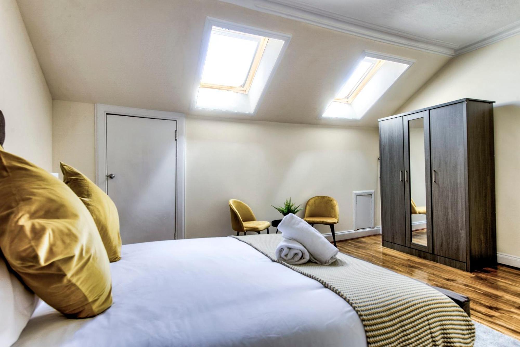 Stunning 5 Bedroom Apt, Close To Centre, Sec, Hydro And Motorway Appartement *
