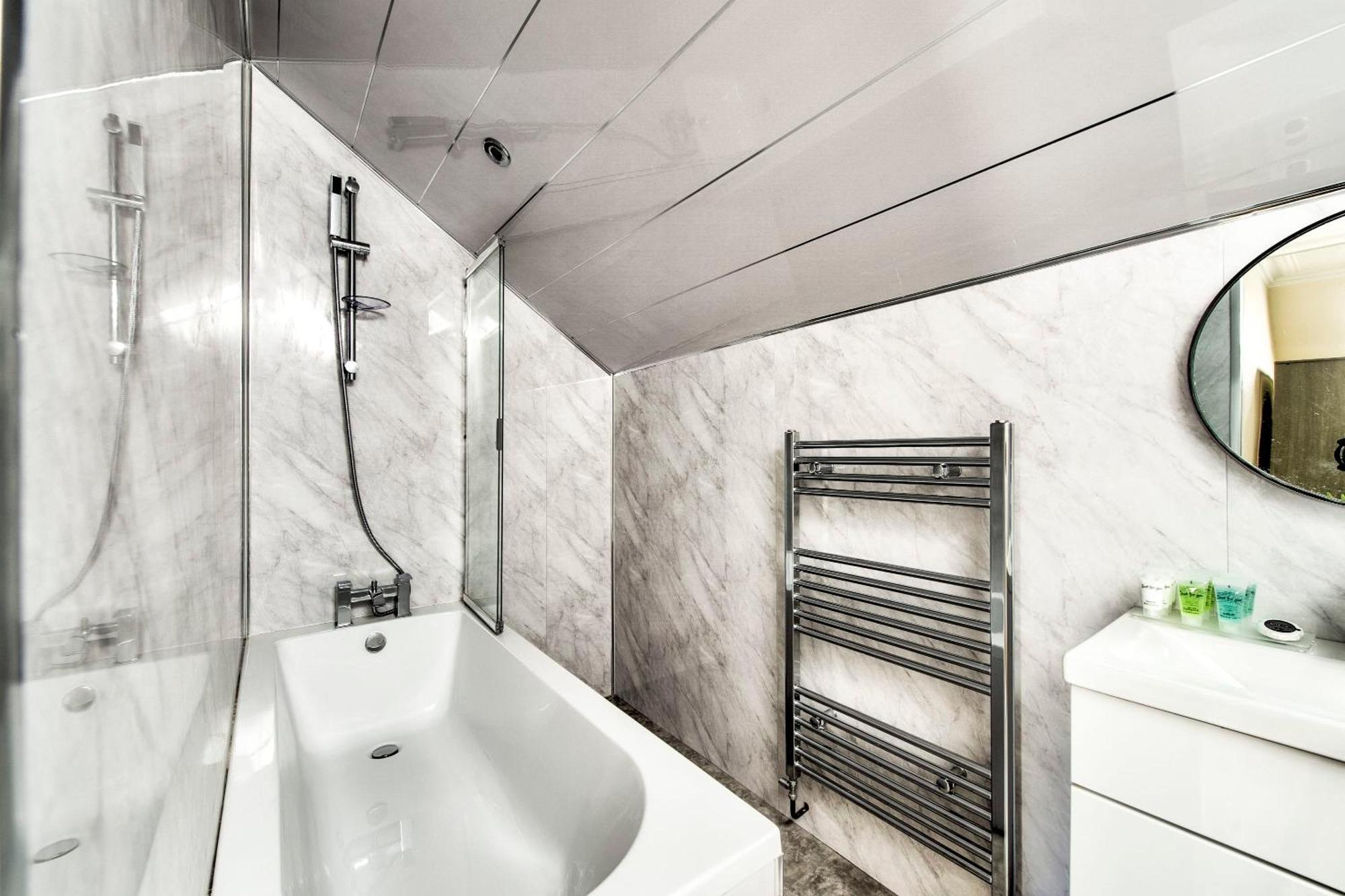 Appartement Stunning 5 Bedroom Apt, Close To Centre, Sec, Hydro And Motorway