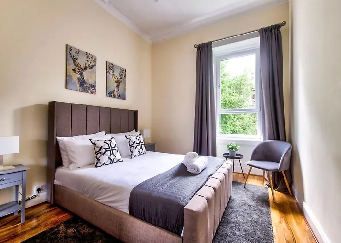 Stunning 5 Bedroom Apt, Close To City Centre, Sec, Hydro And Motorway